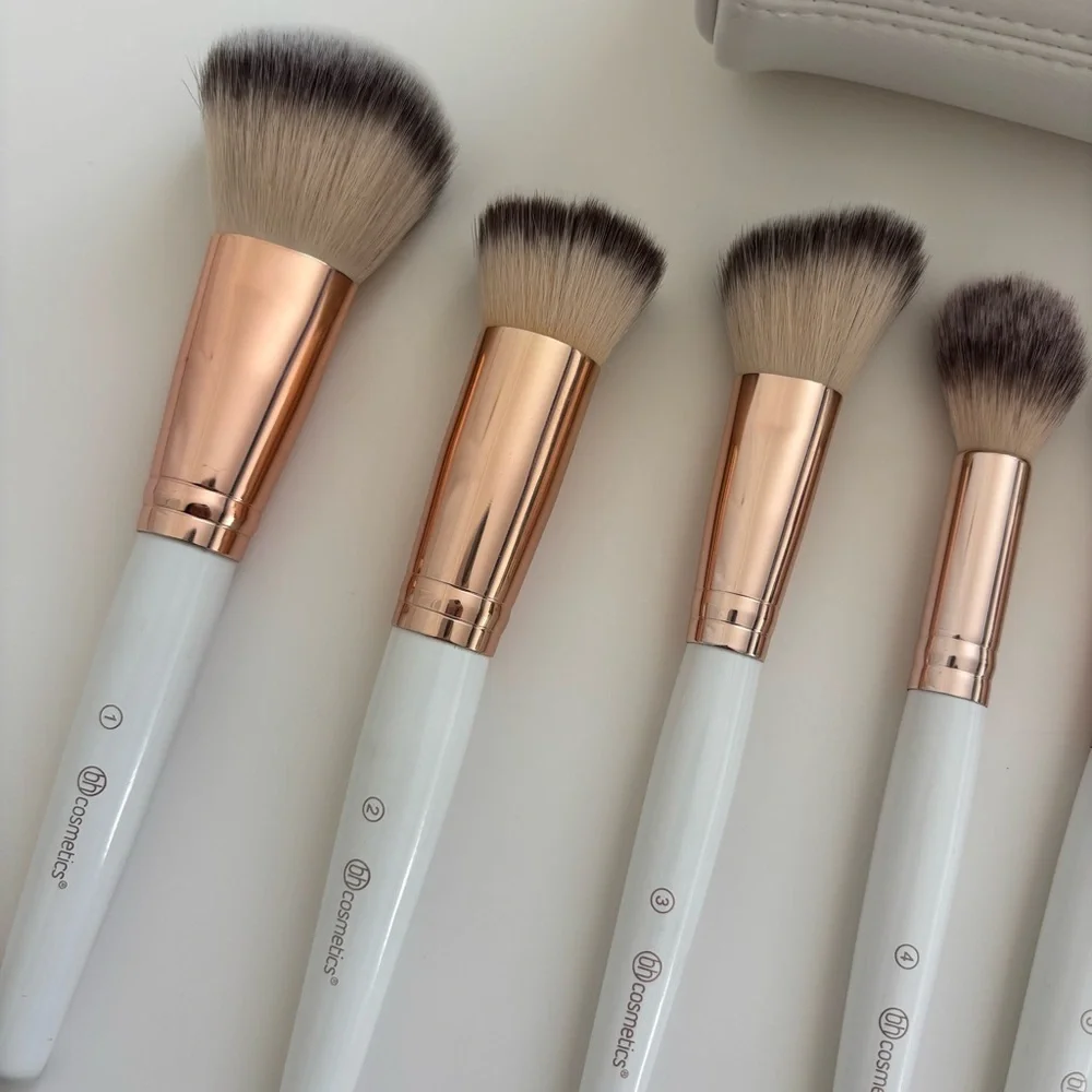 BH cosmetics makeup brush set with makeup bag